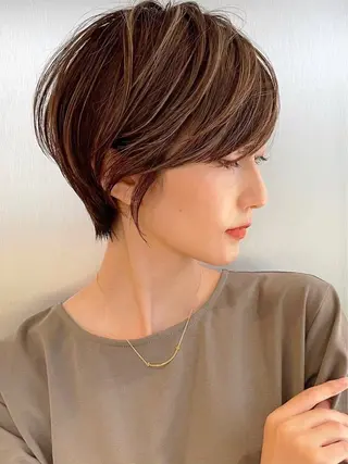 ショート カラー 関 珠季のヘアスタイル