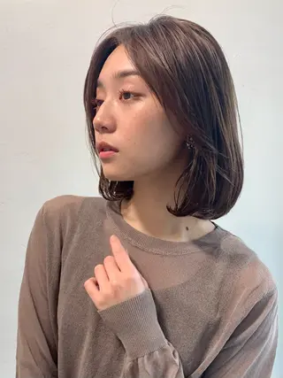 ミディアム 米澤 由衣のヘアスタイル