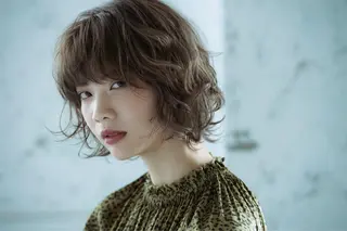 ミディアム カラー ウルフレイヤーカット /チヒロのヘアスタイル