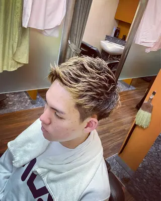 ショート 瀬波 秀行のヘアスタイル
