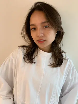 ミディアム 安村 美奈のヘアスタイル