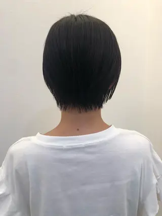 ショート ツノガイ エリのヘアスタイル