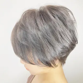 ショート カラー 上田 篤史のヘアスタイル