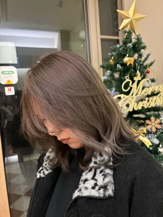 カラー 高濱 ひなよのヘアスタイル