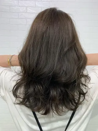 セミロング 中村 維久美のヘアスタイル