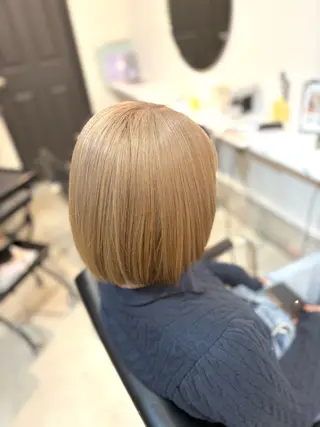 ショート カラー まろやかなベージュ 小池春樹のヘアスタイル