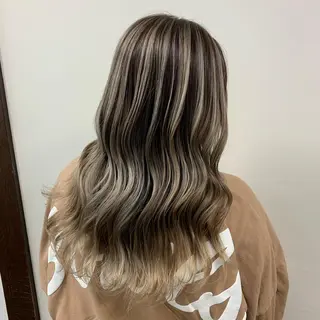 ロング 渋谷🤍ブリーチ エクステ🤍アミルのヘアスタイル