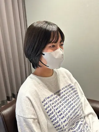 ショート カラー 川筋 桃果のヘアスタイル