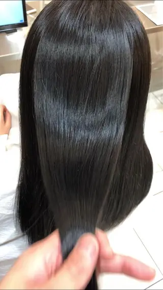 ロング 美髪矯正・レイヤー 倉友哉のヘアスタイル