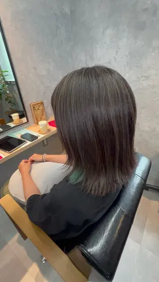 ミディアム motoトップカラー リスト/ブリーチカラのヘアスタイル