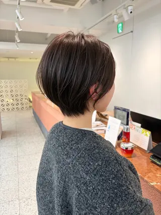 ショート カラー あ伊藤 優里のヘアスタイル