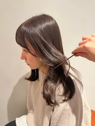 ミディアム カラー 成岡 愛美のヘアスタイル