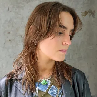 セミロング イシグリ イチのヘアスタイル