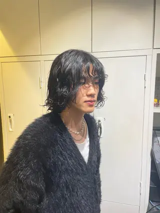 ミディアム パーマ メンズ 豊崎 佑輔のヘアスタイル
