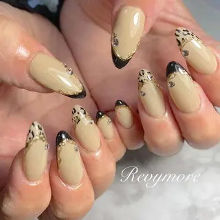 ミディアム ネイル nail salon Revymoreのネイルデザイン