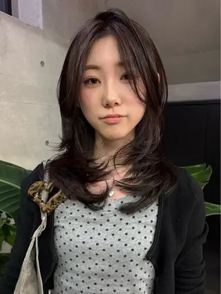 セミロング レイヤーカット\ウル フ　chinatsuのヘアスタイル