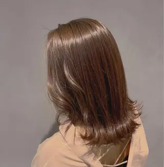 ミディアム 🩶EM ILY🩶のヘアスタイル