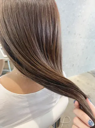ロング カラー 山下 千明のヘアスタイル