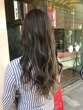 ロング カラー uru" すずきさゆりのヘアスタイル