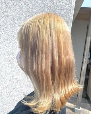 ミディアム カラー 横野 朱音のヘアスタイル