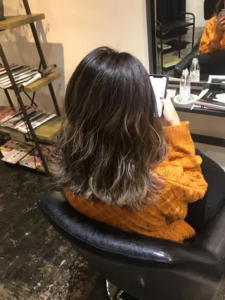 ミディアム カラー UMEDA FIGAROのヘアスタイル