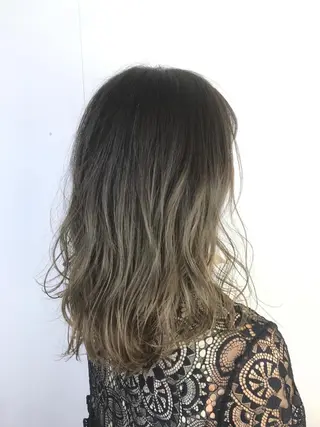 ミディアム ブリーチカラー☆ 再生トリートメントのヘアスタイル