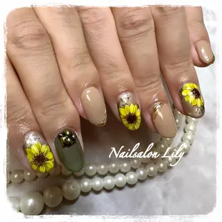 ネイル Lily*nail 🌻Mii🌻のネイルデザイン