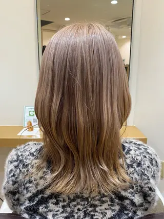 ミディアム カラー 斎藤 愛菜のヘアスタイル
