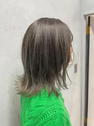 セミロング カラー 🦩レイヤー|透明感 カラー🦩makoのヘアスタイル