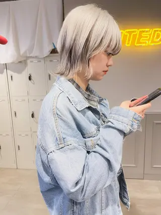 ミディアム カラー ハイトーン×レイヤー カットTAKUMIのヘアスタイル