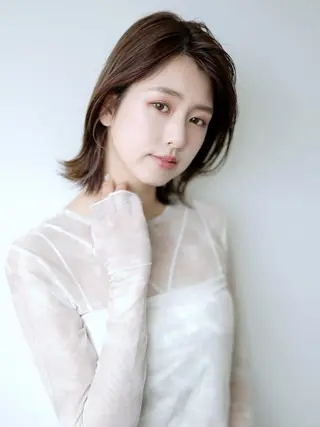 ショート カラー 小顔レイヤー/ ベージュ🤍Rieのヘアスタイル