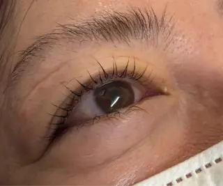 マツエク・マツパ 堀岡 さやかのヘアスタイル