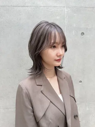 ショート カラー レイヤーカット 透明感カラーのヘアスタイル