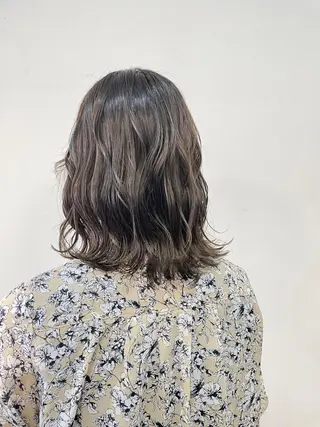 ミディアム 河口 友里のヘアスタイル