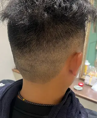 ショート メンズ PON　ハイトーン ショートカット心斎橋のヘアスタイル