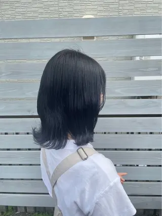ミディアム カラー momb 折戸結菜のヘアスタイル