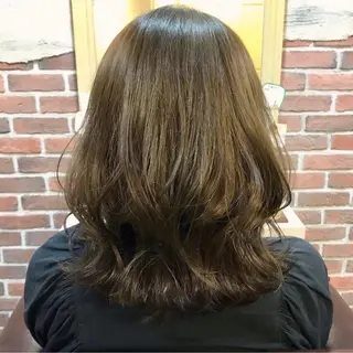 ミディアム カラー レイヤーカット/ 根本瑠実のヘアスタイル