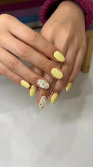 ネイル 𝑟𝑖𝑠𝑎 🕯‎🤍のネイルデザイン