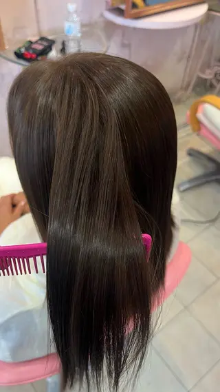 セミロング 椎名 海咲のヘアスタイル