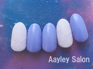 ミディアム カラー ネイル Aayley(アイリー)Salon所属・Aayley アイリ―サロンのネイルデザイン