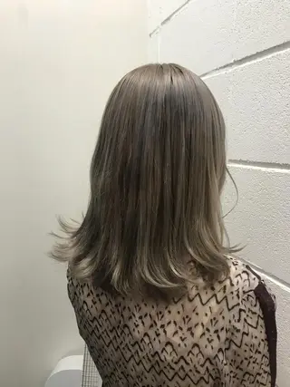 ミディアム サイレント美容師 アイリィのヘアスタイル