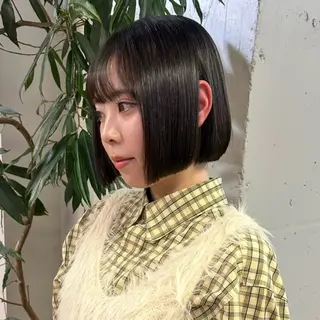 ショート 小顔に見えるボブ 透明感カラー🪽のヘアスタイル