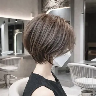 ショート カラー 《髪質改善✖️レイヤ ー🩶》ナオヤのヘアスタイル