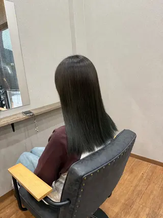 ロング カラー 鵜飼 真伍のヘアスタイル