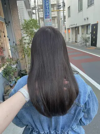 セミロング カラー AYANO ／レイヤー／オリーブのヘアスタイル