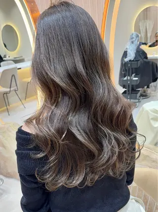 セミロング カラー 縮毛矯正✨🫧 レイヤー川村利幸のヘアスタイル