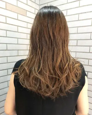 ロング カラー 中村 よしひでのヘアスタイル
