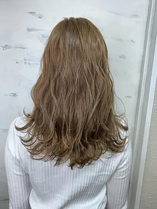 セミロング カラー BOX mico.のヘアスタイル