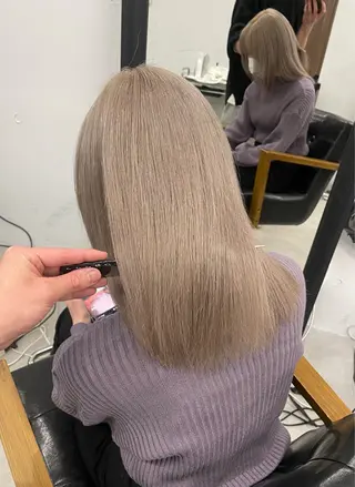 セミロング カラー マツダ レンのヘアスタイル