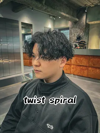 ショート パーマ メンズ ⚡メンズパーマフ ェードカットTomyのヘアスタイル